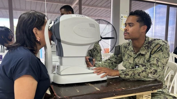 USNS Comfort concluyó su misión médica en Manta