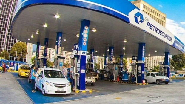 Escasez de gasolina en Quito: filas, desabastecimiento y qué dice la ARCH