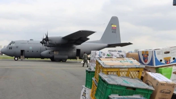 La FAE transportó 10 toneladas de alimentos para abastecer a Galápagos