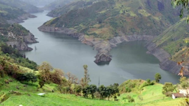 Mazar al límite. La lluvia define el futuro eléctrico de Ecuador