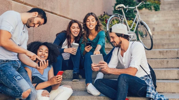 Jóvenes, redes sociales y desinterés cómo está cambiando el consumo de noticias