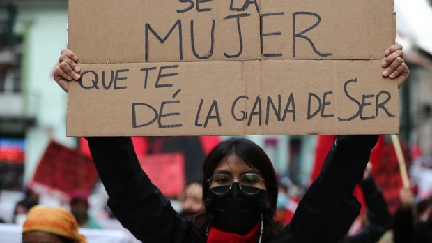 HRW critica excesos de Policía en marcha femenista del 8 de marzo