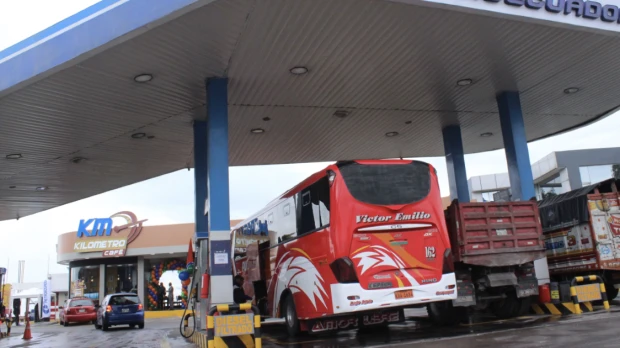Subsidios a combustibles aumentan pese a baja de precios en Ecuador