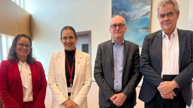 Francia y Ecuador exploran cooperación energética 