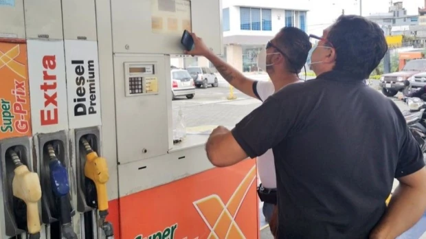 Los combustibles bajaron de precio en Ecuador