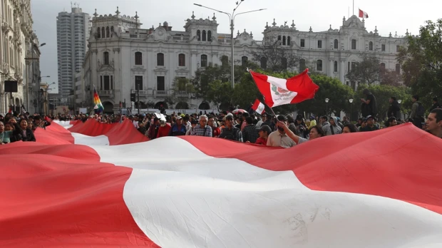 Ministra de Perú anuncia un decreto para ahorrar 356 millones de dólares en gasto fiscal