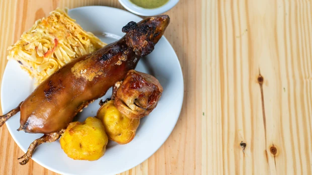 Cómo preparar cuy asado, un plato típico de la región Andina de Ecuador