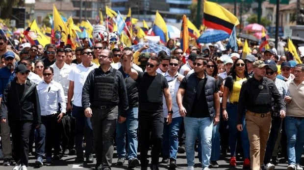 Noboa encabezó marcha contra la Corte Constitucional