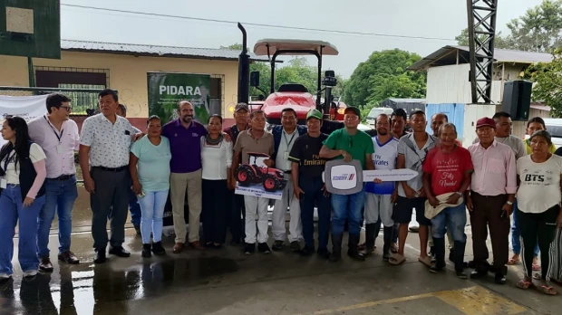 Impulso al agro en Sucumbíos: productores reciben maquinaria, insumos y títulos de tierra