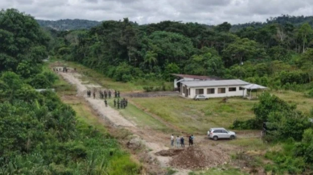 Fuerzas Armadas destruyen una presunta pista clandestina en la Amazonía de Napo