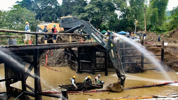El derrame de petróleo en Esmeraldas deja ya 150.000 necesitados de ayuda humanitaria 
