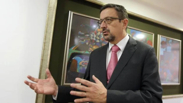 “Si se encuentran irregularidades se podría revertir la naturalización”