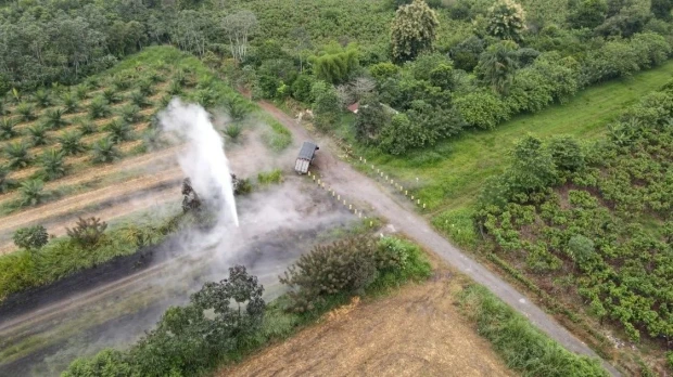Petroecuador controla fuga de combustible en Quinindé tras presunta perforación clandestina