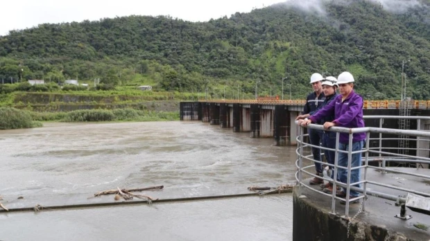 Dique de Coca Codo colapsó tras 38 días en medio del avance de la erosión del río Coca