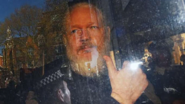 Ecuador retira asilo a Julian Assange
