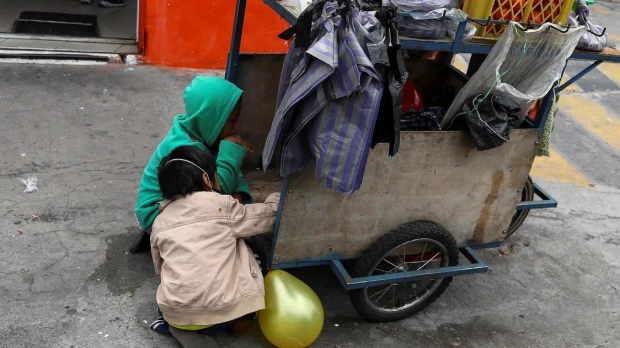 El 49,4 % de los niños en Ecuador viven en una situación de pobreza