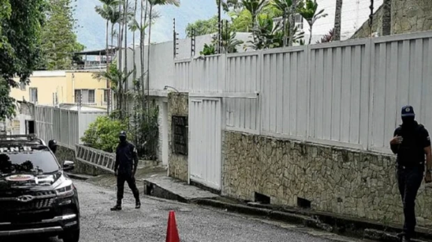 Ecuador condena detención de empleado de Embajada de Argentina en Venezuela