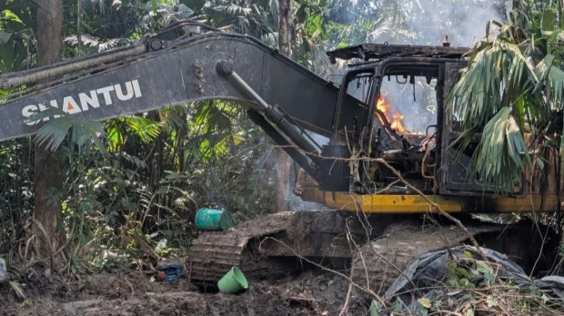 Operativos militares contra la minería ilegal dejan maquinaria inhabilitada en tres provincias