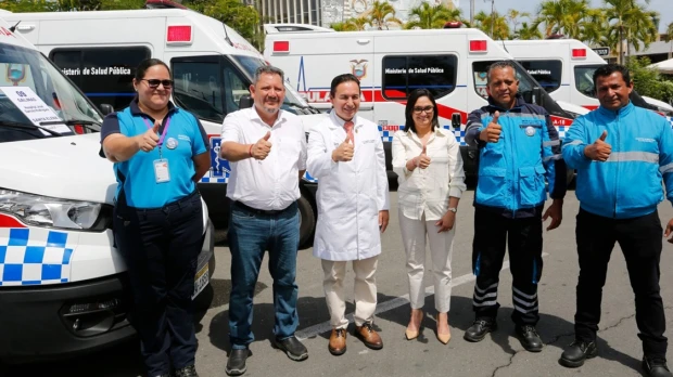 El gobierno entregó 24 ambulancias nuevas