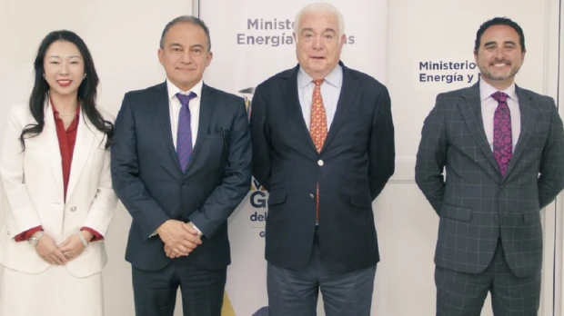 Gobierno y la minera Ecuacorriente negocian una adenda para ampliar la mina Mirador en la Amazonía