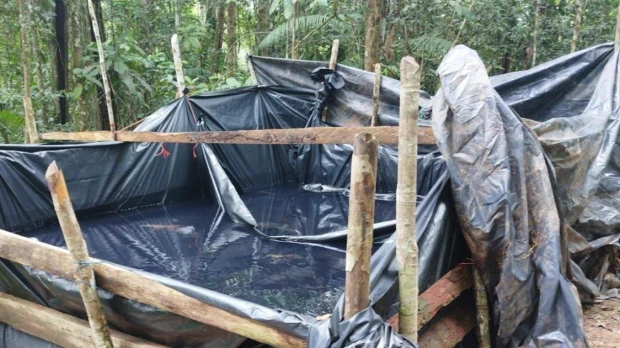 Sucumbíos: Hallan 3 piscinas de gasolina blanca en operativo militar