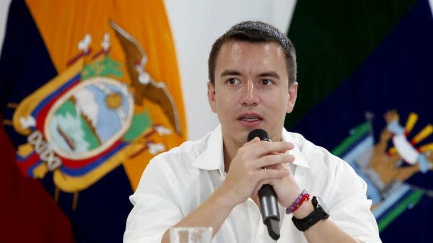 Noboa decretó subida del IVA al 15 % a partir del 1 de abril