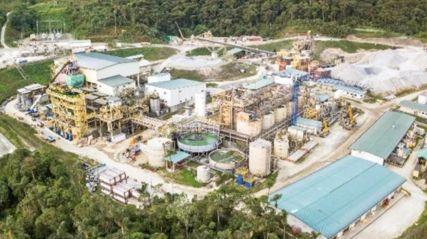 Precios récord del oro y el cobre impulsan a mineras entre las mayores empresas del país