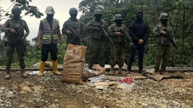30 peruanos y venezolanos fueron detenidos por minería ilegal en Azuay