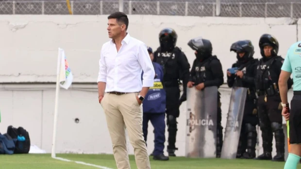 Aucas destituyó al entrenador argentino Gabriel Pereyra