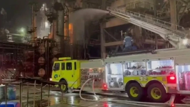 Incendio obliga a suspender operaciones en la Refinería de Esmeraldas