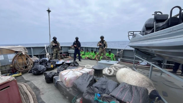 Ecuador, en coordinación con EE.UU., incautó 4,6 toneladas de droga en altamar