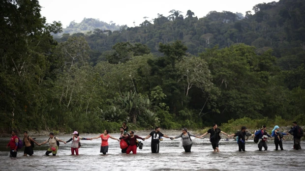 Las mujeres son ya la mitad de los migrantes del mundo, según un informe de ONG jesuitas