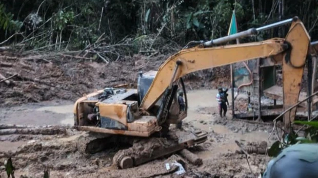 Ejército de decomisa más de 11.300 litros de combustible para minería ilegal