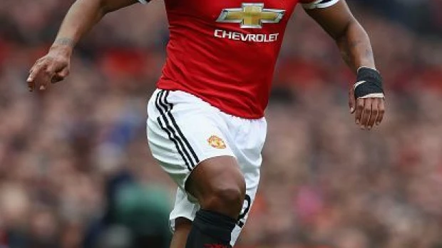 Manchester United star issues heartfelt goodbye message to fans