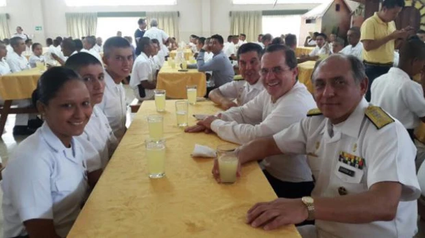 Long criticó a EE.UU. y Patiño visitó a los marinos