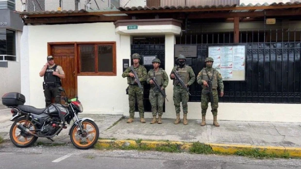 Ecuador declara “persona non grata” al embajador de Cuba 