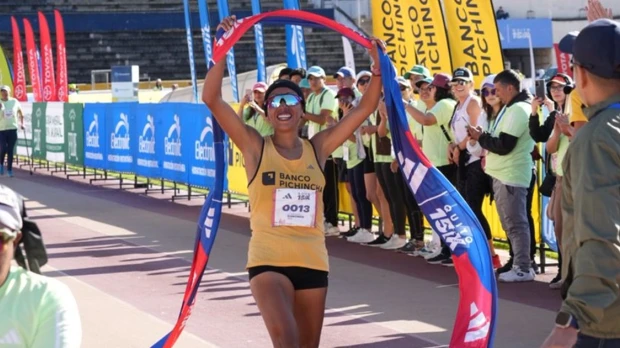 Mary Granja y el peruano Cristian Pacheco ganaron la Quito15K