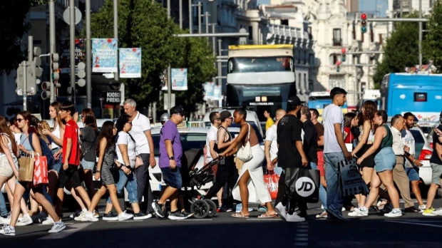 Migrantes con residencia en España suben 4,5?% respecto a 2024 