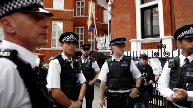 Ecuador comienza a entregar a EE.UU. las pertenencias de Assange
