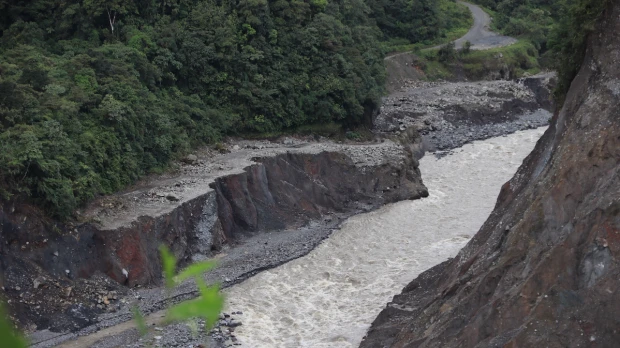 La erosión del río Coca avanza hacia Coca Codo y sigue provocando daños millonarios