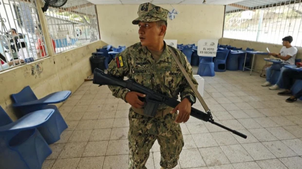 Ecuador va a las urnas en medio de un "conflicto armado interno"