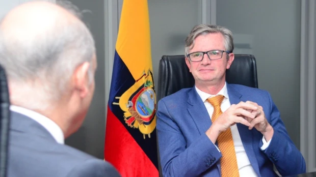 El riesgo país de Ecuador bajó 73 puntos
