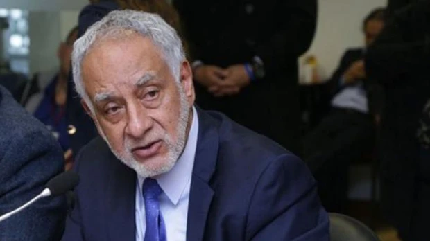 Ministro de Energía, Carlos Pérez, presentó renuncia por motivos personales