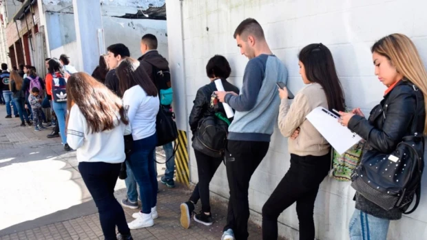 Encuesta revela "preocupante" desempleo juvenil del 80,1 %