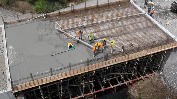 Orellana: Construcción de puente sobre el río D15 avanza