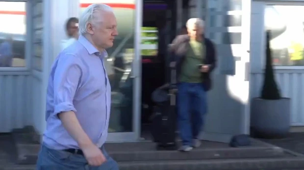 Assange sale de prisión 14 años después de filtración de documentos del Pentágono