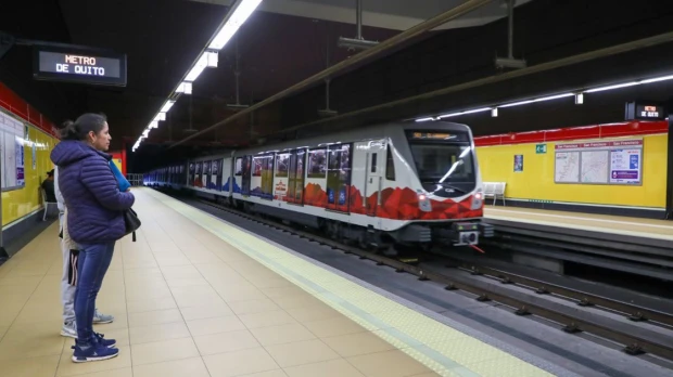 El Metro cumple un año de operación con un récord de 222.000 viajeros en un día