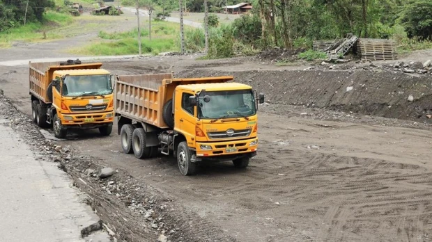 Los trabajos para colocar el puente sobre el río Marker avanzan