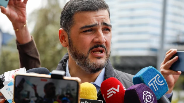 Aquiles Álvarez usa grillete por caso de comercio ilegal de combustible