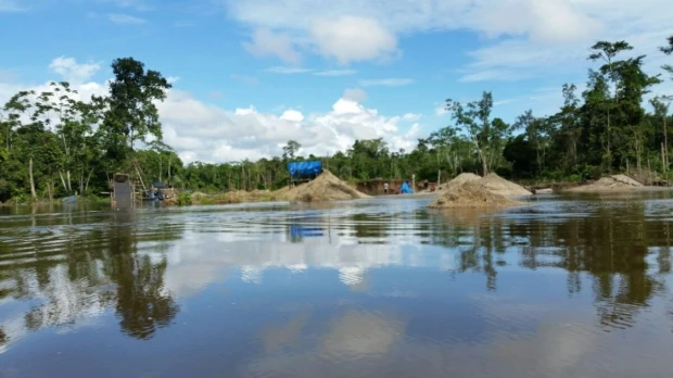 Perú: Comunidades indígenas alertan sobre expansión de la minería ilegal